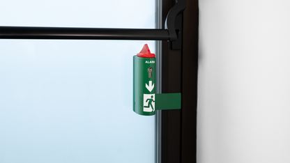 AlertLatch Einhand-Türwächter mit Voralarm für Panikstangen – Einzelschließzylinder